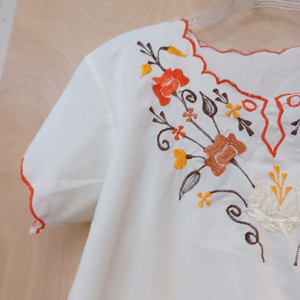 White Boho Embroidered Vintage Top - Picture 4 of 12